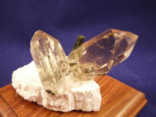 Quartz, Tourmaline
Minas Gerais, Brazil
13 x 7.5 x 7.5 cm (Author: Don Lum)