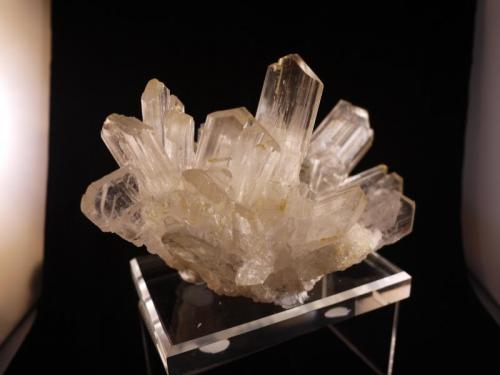 Gypsum
Naica, Chihuahua, Mexico
20 x 10 x 13.5 cm (Author: Don Lum)