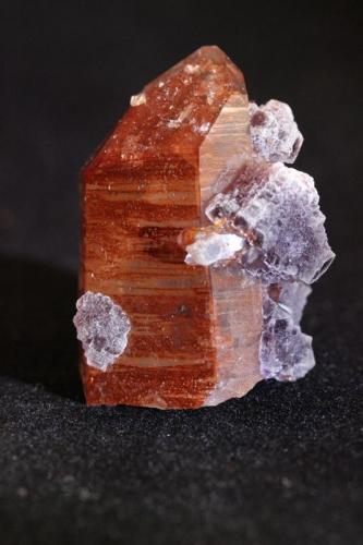 Fluorite, Quartz
Vioolsdrif, North Cape Province, South Africa
4.6 x 3.3 x 2.6 cm (Author: Don Lum)