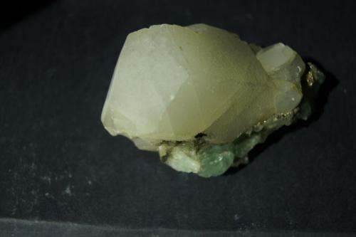 Calcita, fluorita, pirita - Fluorescente.
El Hamman, Meknés-Tafilalet, Marruecos.
85 x 53 x 48 mm (Autor: Daniel C.M.)