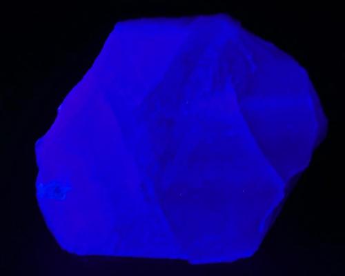 Fluorita verde - Fluorescente.
El Hamman, Meknés-Tafilalet, Marruecos.
55 x 50 x 32 mm
Luz UV onda corta. (Autor: Daniel C.M.)