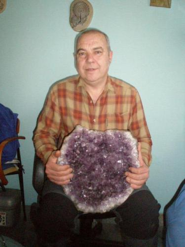 Cuarzo (var. Amatista)
Brasil
38 x 35 cm
Son 15 kg de amatista en forma de geoda (Autor: curro54)