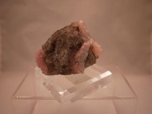 Quartz variety rose Quartz on smoky Quartz
Paroon, Afghanistan
9 x 6.3 x 6.5 cm (Author: Don Lum)