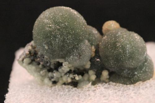 Wavellite
Mauldin Mountain, Montgomery County, Arkansas, USA
4.5 x 2.2 x 2.7 cm (Author: Don Lum)