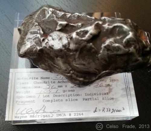 Meteorito fragmento
Sijoté-Alín / Rusia
5.6 x 2.7 x 2.6
Fragmento de 109.1 gramos. (Autor: Celso)