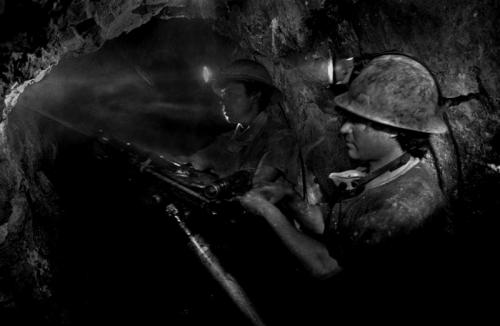 Drillers. San Juan Pachuca Mine, Pachuca, Hidalgo, Mexico (1988)

Author: Marco Antonio Hernández Badillo from the book "Entre la tierra y el aire". Edition: Archivo Histórico y Museo de Minería, A.C.
www.distritominero.com (Author: Jordi Fabre)