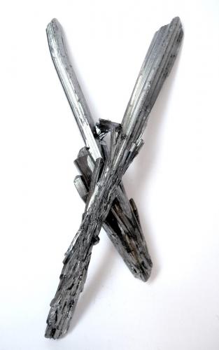 Stibnite
Wuning Mine, Qingjiang, Wuning Co., Jiujiang Prefecture, Jiangxi Province, China
Longer crystal cluster 11,5 cm / shorter one 9,5 cm (Author: Tobi)