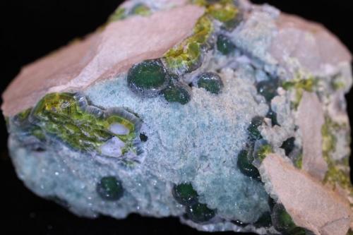 Wavellite
Henry de Linde Claim #1, Garland County, Arkansas, USA
8.7 x 7.3 x 5.7 cm

ex-Mike Howard (Author: Don Lum)