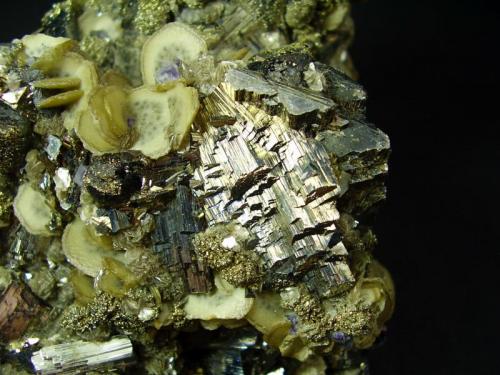 Arsenopirita-Pirita-Siderita-Fluorita-Apatito-Ferberita
Mina Panasqueira, Covilha, Portugal

Detalle Arsenopirita (Autor: geoalfon)