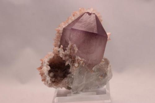 Quartz (var Amethyst), Calcite
Daye, Hubei, China
7.0 x 6.5 x 4.5 cm (Author: Don Lum)