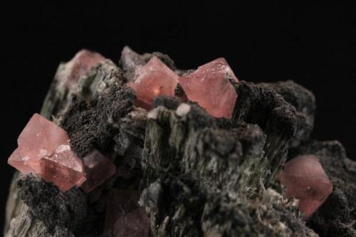 Fluorite
Huanggang Mine, Keshiketeng Qi, Chiteng City, Inner Mongolia, China
8.0 x 6.2 x 3.8 cm

Pink Fluorite (Author: Don Lum)