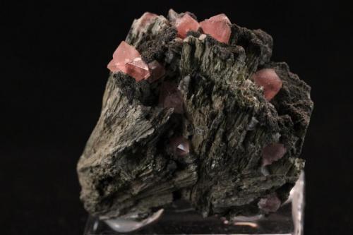 Fluorite
Huanggang Mine, Keshiketeng Qi, Chiteng City, Inner Mongolia, China
8.0 x 6.2 x 3.8 cm

Pink Fluorite (Author: Don Lum)