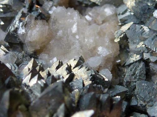 Marcasita y Dolomita<br />Reocín Mine, Reocín, Comarca Saja-Nansa, Cantabria, Spain<br />10 x 7 cm.<br /> (Autor: javier ruiz martin)