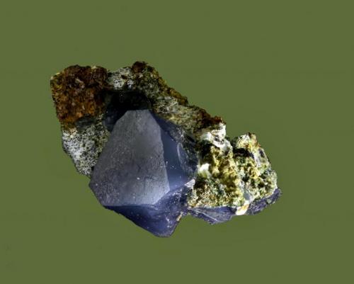 Cuarzo (var. Cuarzo azul).
Concesión "Acedo", nº 6424. Paraje: "Juanona". Antequera, Málaga, Andalucía, España.
Cristal de 0,7 cm. (Autor: Antonio Carmona)