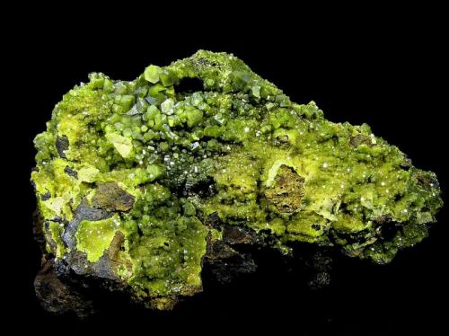 Piromorfita
Mina Luis (filón norte), Minas del General, Cabezarrubias del Puerto, Ciudad Real, Castilla La Mancha.
11,7x7x7 cm.
Cristales hasta 7,5 mm. Col. y foto Nacho Gaspar. (Autor: Nacho)