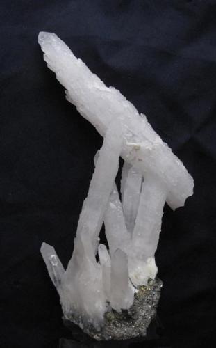 Quartz, Chalcopyrite
Baia Sprie Mine, Baia Sprie, Maramureș Co., Romania
20x10x6,5 cm (Author: JoséMiguel)