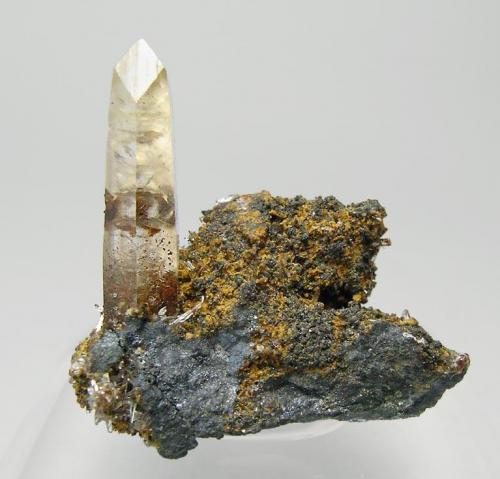 Smithsonita
Mina Tsumeb Mine, Tsumeb, Namibia
Tamaño de la pieza: 2.5 × 2.5 × 2 cm
El cristal más grande mide: 1.8 × 0.4 cm
Ex colección Desmond Sacco
Foto: Minerales de Referencia (Autor: Jordi Fabre)