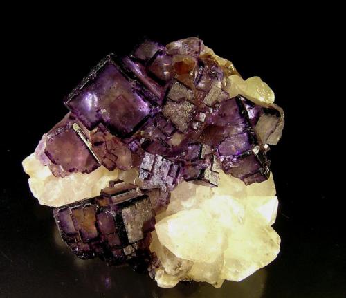 Fluorita.
Mina Josefa-Veneros, La Collada, Siero, Asturias, España.
5,5x5x3 cm.
Cristales hasta 1,5 cm. de arista. Col. y foto Nacho Gaspar. (Autor: Nacho)