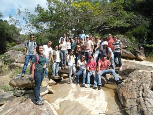 Mis estudiantes y yo estamos recolectando muestras en el campo en Serrinha, Formiga, Minas Gerais- Brasil. (Autor: Anisio Claudio)