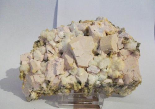 Ortoclasa, albita, epidota, prehnita
Valdemanco, Madrid, España
15x8 cm (Autor: Nieves)