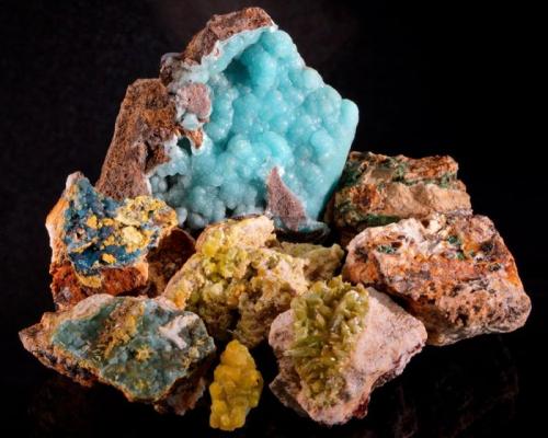 Hemimorphite, pyromorphite, plumbogummite, mimetite, philipsburgite, duftite.
Roughton Gill, Dry Gill, Brandy Gill, Driggieth Mines, Caldbeck Fells, Cumbria, UK.
The loose pyromorphite in the foreground, from Roughton Gill S lode open cut is 25 mm tall. (Author: Ru Smith)