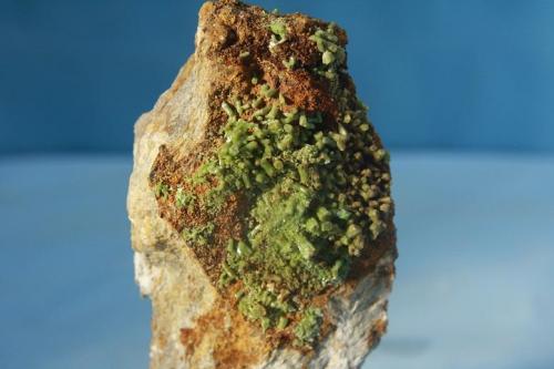 Piromorfita<br />Monte Bedures, Meredo, Vegadeo, Comarca Eo-Navia, Principality of Asturias (Asturias), Spain<br />9 x 6 cm.<br /> (Autor: minero1968)