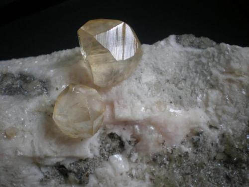 Calcita
Minas de La Florida,La Florida, Cantabria, España
23cm x 10 cm cristal mayor 4x3cm
detalle de los cristales (Autor: PabloR)