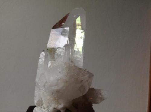 Quartz with Dolomite and scheelite
Mount Xuebaoding, Mainyang, Sichuan, China
10cm x 3cm x 2cm (Author: Mark Ost)