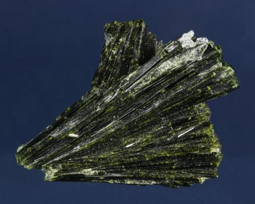 Epidote with Quartz
Julie (Lola) claim, Pamlico District, near Hawthorne, Mineral County, Nevada, USA
8.1 x 6.7 x 4.0 cm (Author: GneissWare)