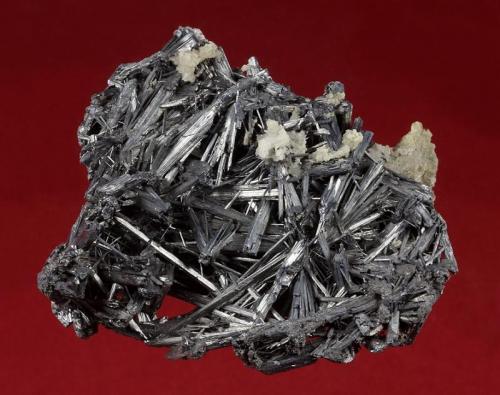 Stibnite
Manhattan District, Nye County, Nevada, USA
7.1 x 6.5 x 3.7 cm (Author: GneissWare)