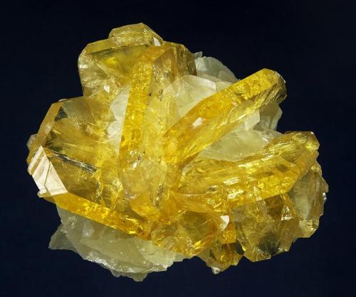 Barite on Calcite
Meikle Mine, Bootstrap District, near Carlin, Elko County, Nevada
9.1 x 8.2 x 5.4 cm
1375 Level, Rustbucket Cavern (Author: GneissWare)