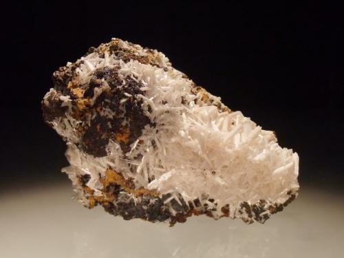 Cerussite
Level 2, Tui Mine, Te Aroha, New Zealand
7x6 cm (Author: Greg Lilly)