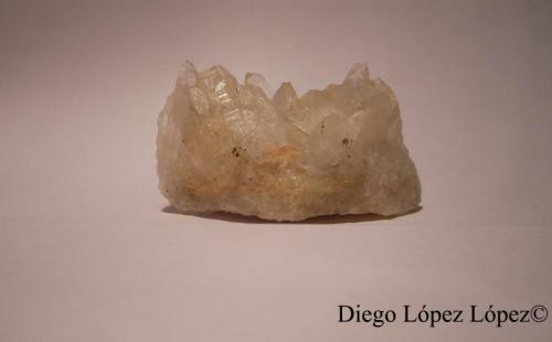 Cuarzo
Las Arenas, Cáceres, Extremadura,  España
largo 4 cm , alto 2.5 cm , ancho 2 cm

Esta pieza es muy llamativa para mi gusto. (Autor: DiegoToledo)