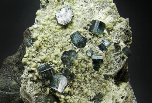 Fluorapatito + Ferberita + Siderita
Minas de Panasqueira - Beira Baixa - Portugal.
9.8 x 7.7 cm
Detalle parte trasera (Autor: Diego Navarro)