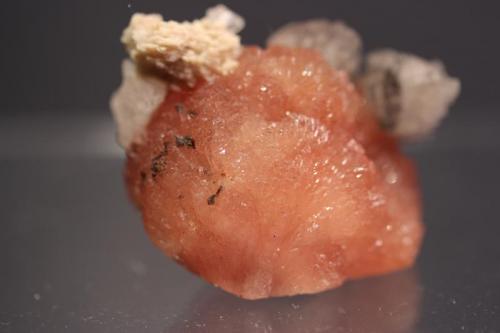 Olmiite, Calcite
N’Chwaning II Mine, Kalahari Manganese Fields, South Africa
4.2 x 3.3 cm (Author: Don Lum)