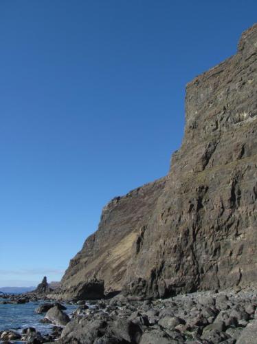 Sgurr nam Boc, Isle of Skye, Scotland
View looking North from the beach at Sgurr nam Boc. The cliff is over 600 feet high ! (~200m).
Nice day for it !! (Author: Mike Wood)