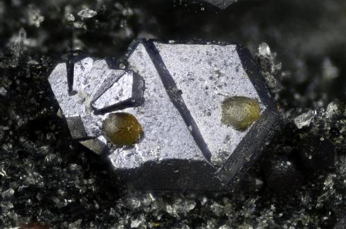 Galena, siderita.
Tunel el Arteal, Sierra Almagrera, Cuevas del Almanzora (Cuevas de Vera), Almería, Andalucía, España.
Campo de visión 2 mm. (Autor: Juan Miguel)