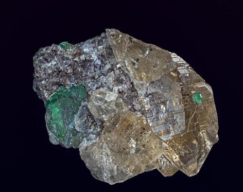 Beryl and Quartz (smoky)
Rist Mine, Hiddenite, Alexander Co., North Carolina, USA
4.0 x 2.8 cm (Author: am mizunaka)