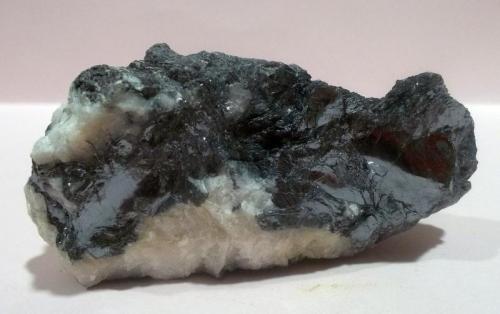 Hematites
Mina Aguas Teñidas, Almonaster la Real, Huelva, Andalucía, España
7 x 3 cm
Hematites especularita (Autor: Cristalino)