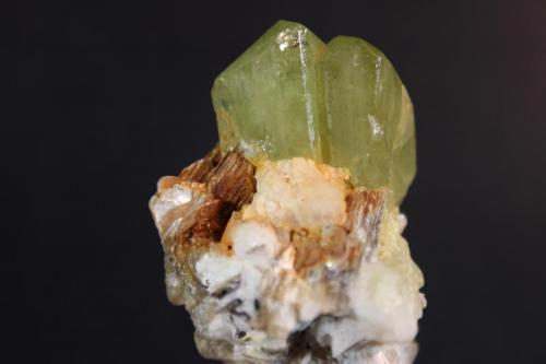 Brazilianite
Conselheiro Pena, Minas Gerais, Brazil
5.1 x 4.0 x 3.8 cm (Author: Don Lum)