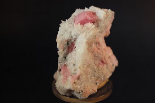 Rhodochrosite, Quartz
San Juan County, Colorado, USA
5.7 x 5 x 4.5 cm (Author: Don Lum)