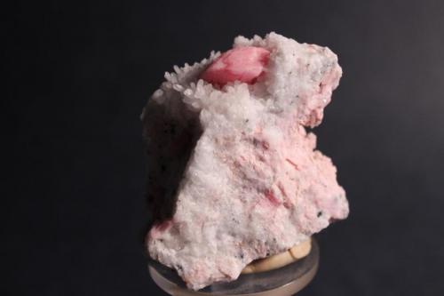 Rhodochrosite, Quartz
San Juan County, Colorado, USA
5.7 x 5 x 4.5 cm (Author: Don Lum)