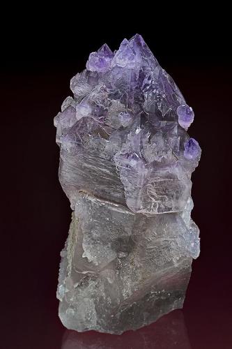 Quartz
Mogok Township, Pyin-Oo-Lwin District, Mandalay Division, Burma
13.6 x 6.7 cm (Author: am mizunaka)