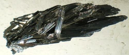Estibina (Stibnita)
Herja. Maramures. Rumania
10,2 x 3 x 2,8 cm
Estibina o Antimonita (Autor: Juancho)