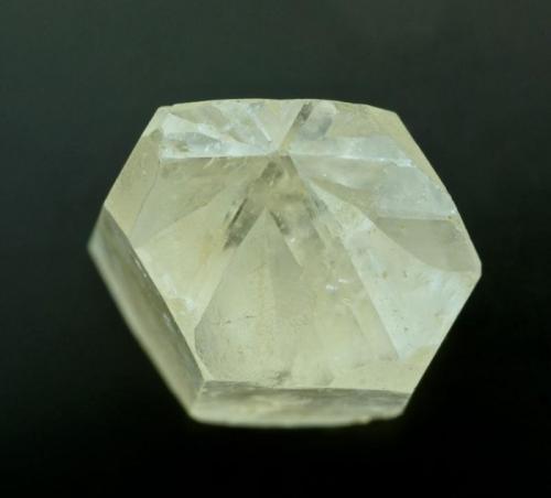 Phenakite twin.
Palelni mine, Khetchel (Khat Che) village, Molo quarter, Momeik Township, Burma (Myanmar).
17 mm. (Author: Ru Smith)