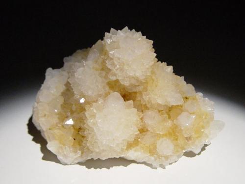 Quartz
Tararu River, Thames, New Zealand
7x5cm (Author: Greg Lilly)