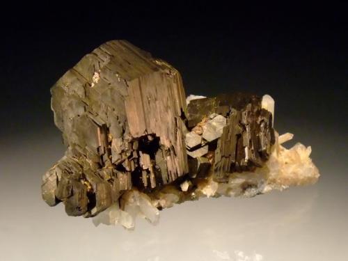 Pyrrhotite, Quartz and Calcite
Dalnegorsk, Russia
7.7x4.7cm (Author: Greg Lilly)