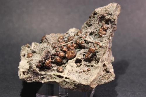 Copper
Clark Mine, Copper Harbor, Keweenaw County, Michigan, USA
11.5 x 6.5 x 4.3 cm (Author: Don Lum)