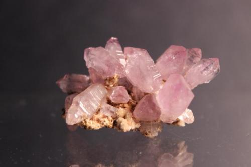 Amethyst
Aki Salla, Potosi District, Potosi Department, Bolivia
4.8 x 3.5 x 3.1 cm (Author: Don Lum)