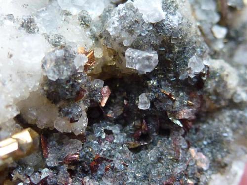 Marcasita, Calcita, Dolomita<br />Las Suertes Quarry, Las Suertes, Vegas de Matute, Comarca Suroeste, Segovia, Castile and León, Spain<br />5 x 3 cm.<br /> (Autor: javier ruiz martin)